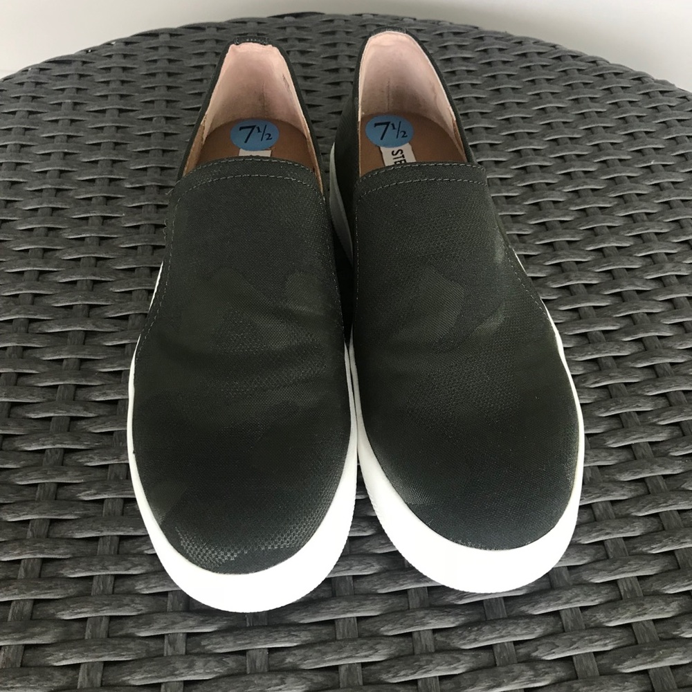 Steve Madden camo shoes size 7.5